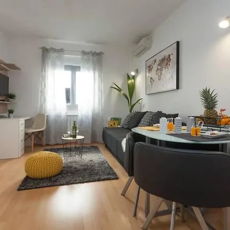 Apartmán Old Town Central With Parking