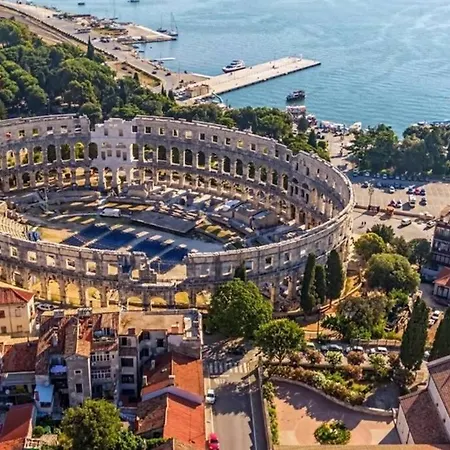 Old Town Central With Parking *